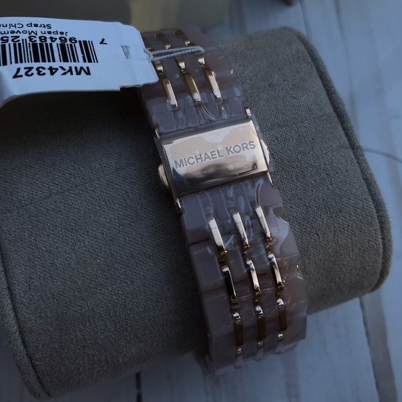 Michael Kors Watch - Picture 3 of 6